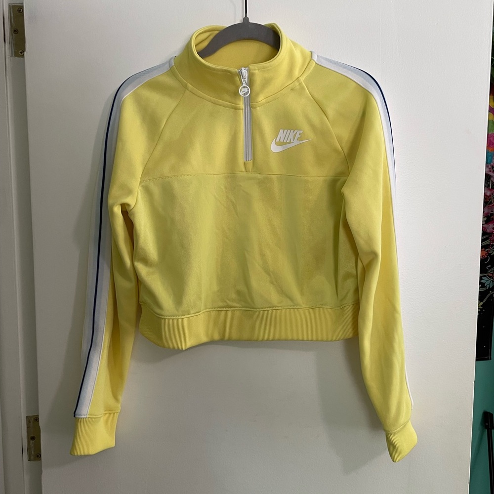 NIKE Cropped Long-Sleeve Quarter Zip Top